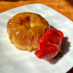 caramel sauce covered pastry with strawberry slices on the side